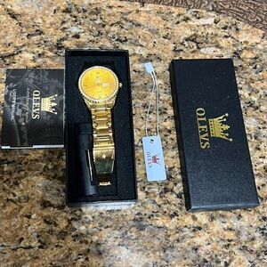 Olevs Gold Men's Watch, brand new